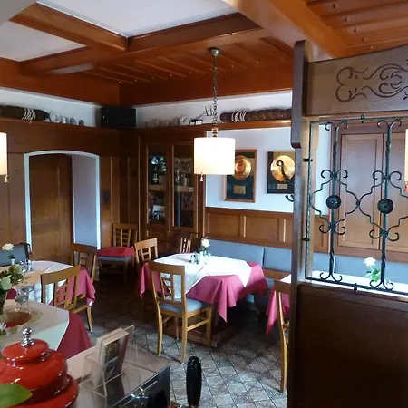 Отель Hotel-gasthof Strasswirt Трёполах