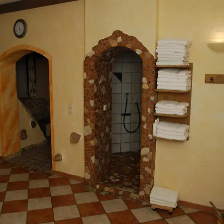 Hotel-gasthof Strasswirt Otel Tröpolach