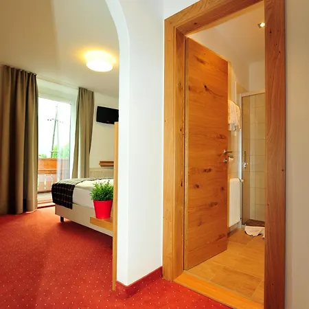 Hotel-gasthof Strasswirt Hotel Tröpolach