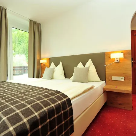Hotel-gasthof Strasswirt Tröpolach