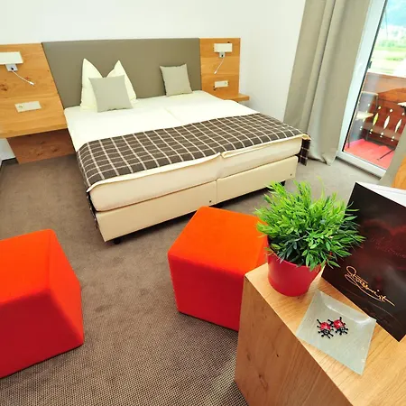 Otel Hotel-gasthof Strasswirt Tröpolach