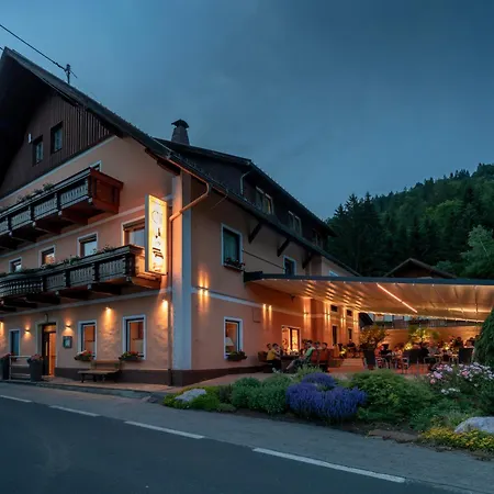 Отель Hotel-gasthof Strasswirt