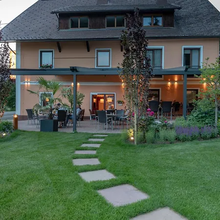 Hotel-gasthof Strasswirt Otel 3*