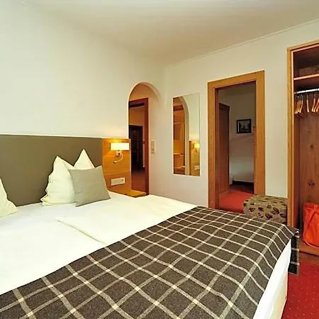 Hotel-gasthof Strasswirt Hotel Tröpolach