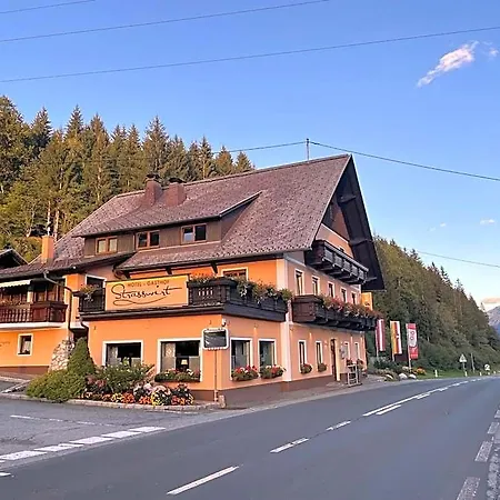 Hotel-gasthof Strasswirt 호텔