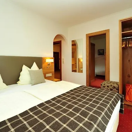 Hotel-gasthof Strasswirt Tröpolach