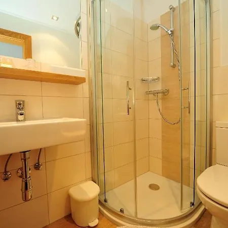 Отель Hotel-gasthof Strasswirt Трёполах