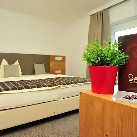 Отель Hotel-gasthof Strasswirt Трёполах