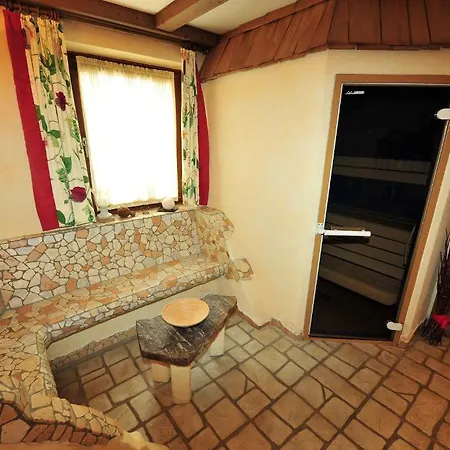 Hotel-gasthof Strasswirt Отель Трёполах